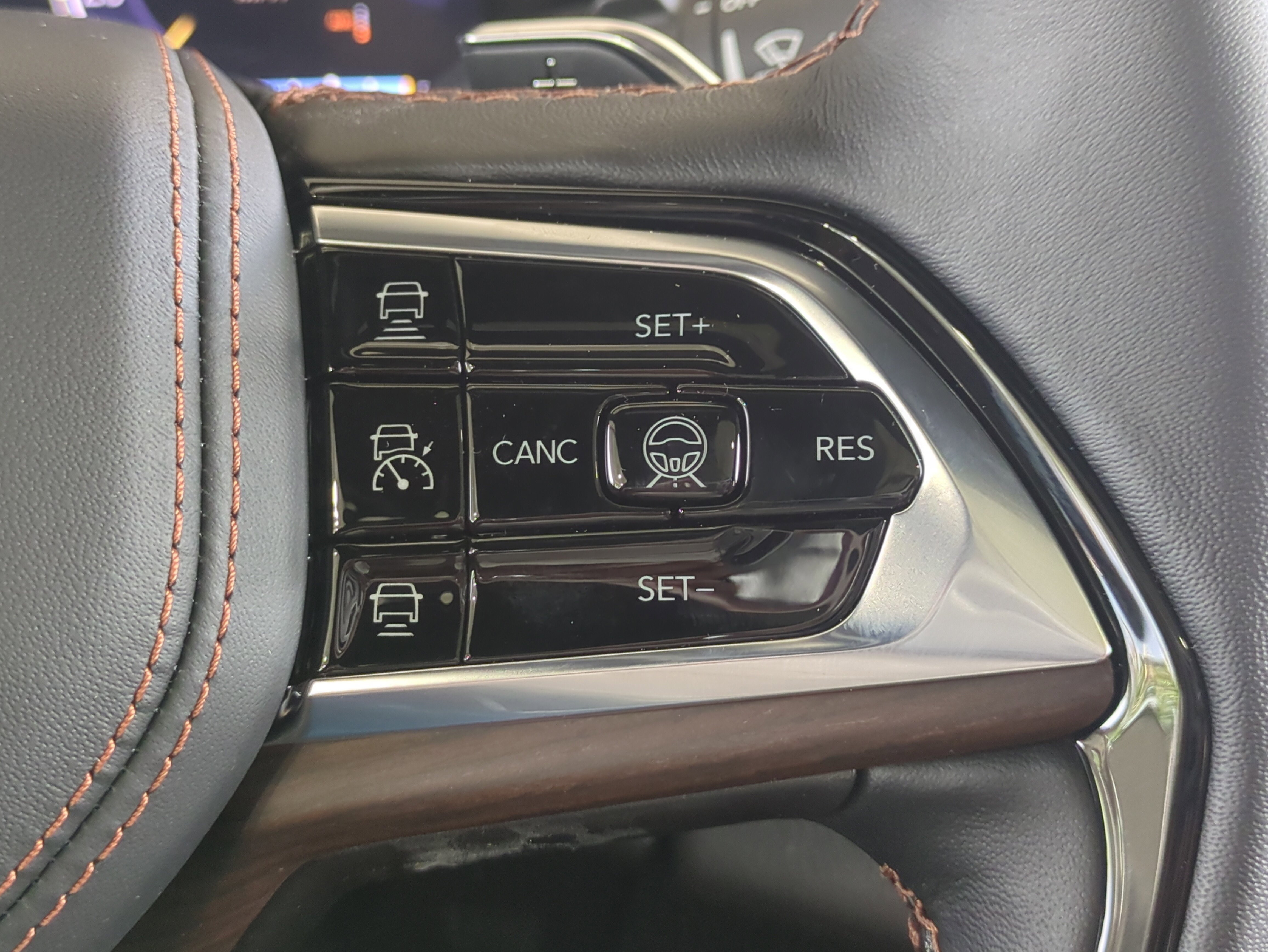 New 2025 Jeep Grand Cherokee L Summit w/ Advanced Protech Group IV image 29