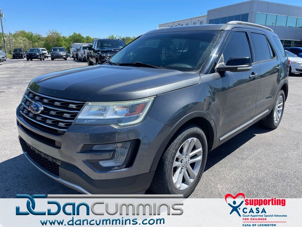 Used 2017 Ford Explorer XLT FWD image 1