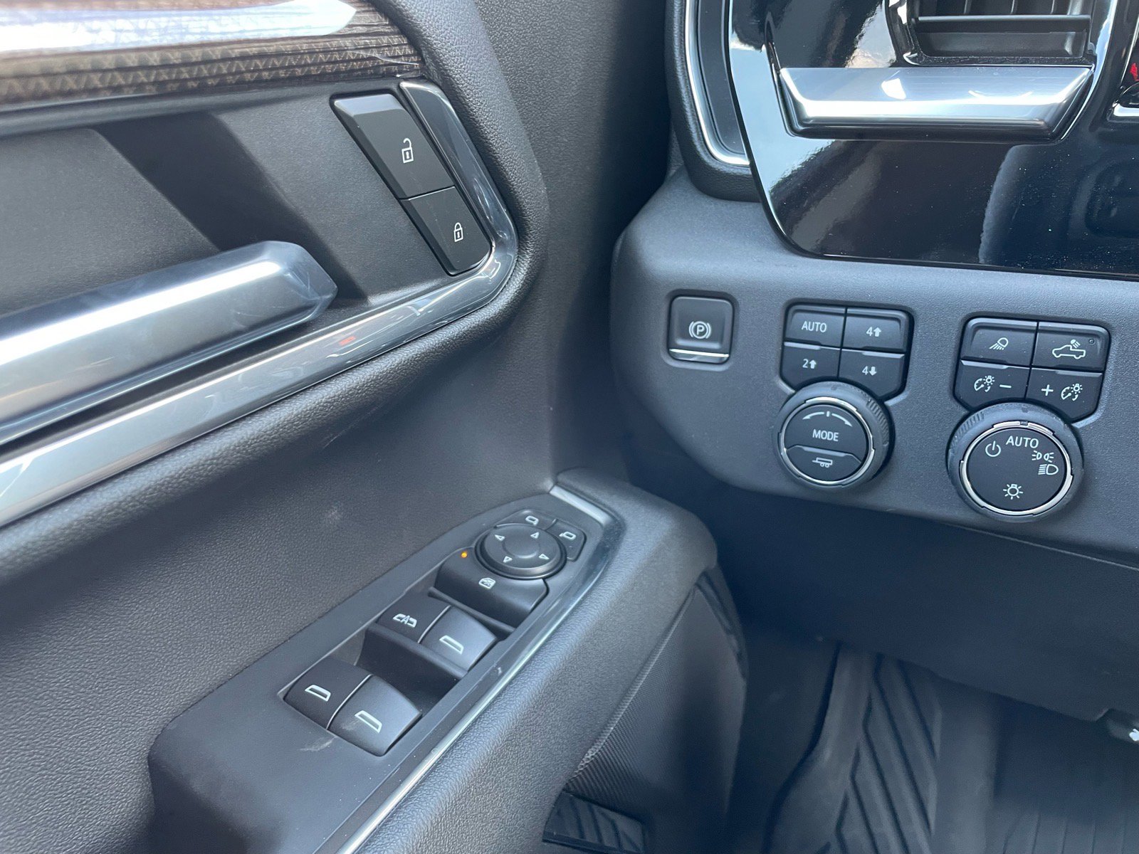 Used 2025 Chevrolet Silverado 1500 LT image 15