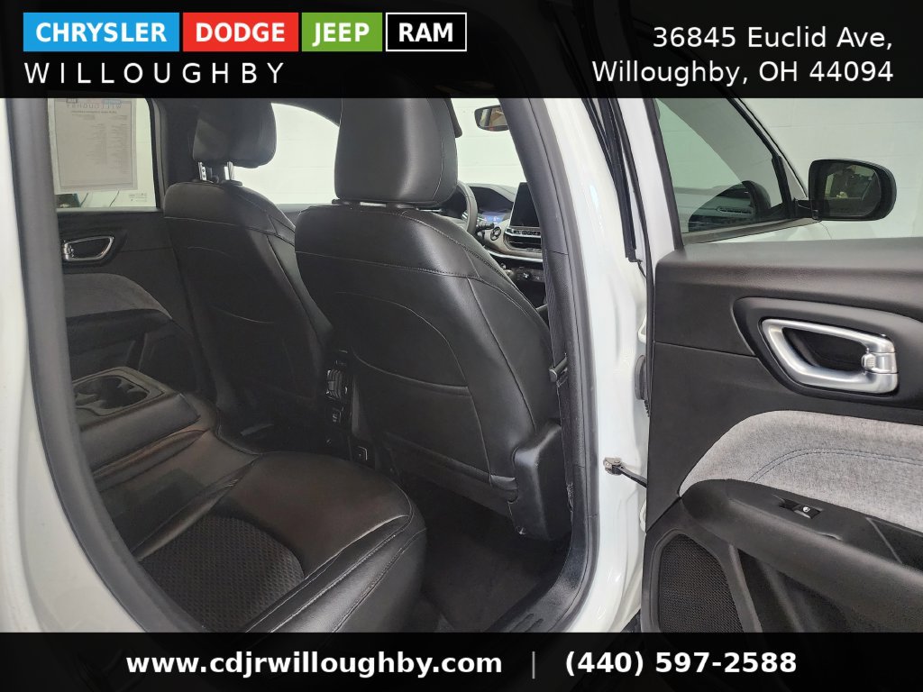 Used 2024 Jeep Compass Latitude AWD/4WD image 30
