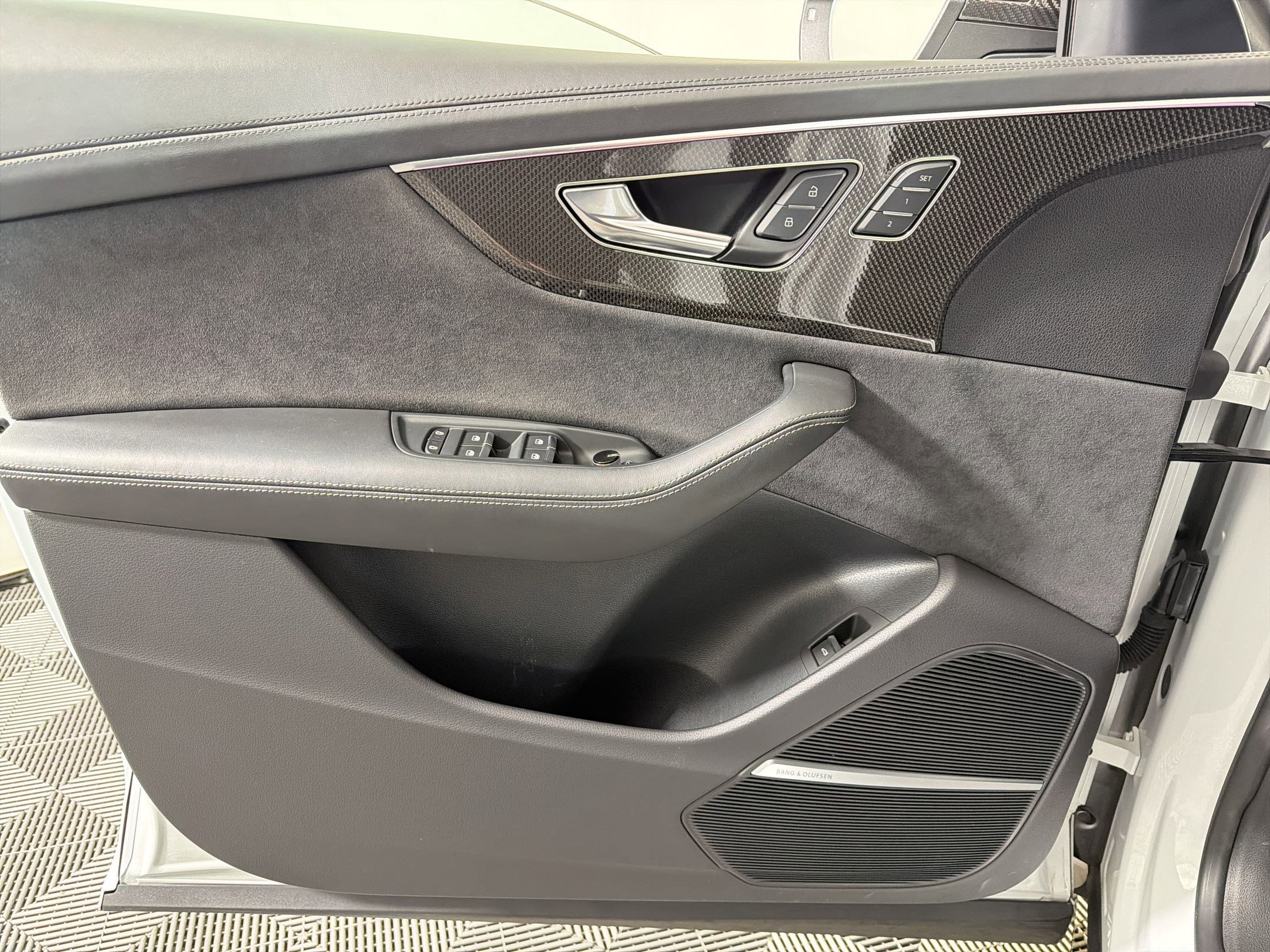 Used 2023 Audi SQ8 Prestige image 11