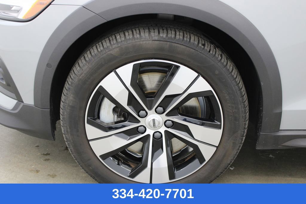 Used 2025 Volvo V60 B5 Cross Country Plus image 30