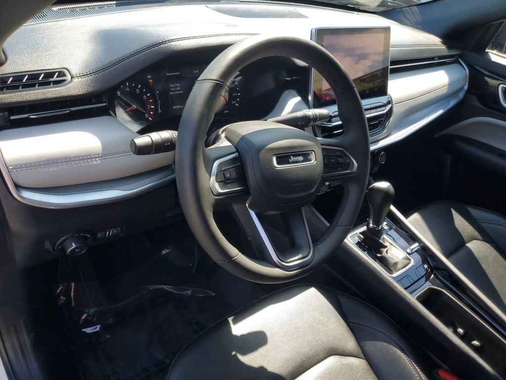 Used 2025 Jeep Compass Limited AWD/4WD image 12