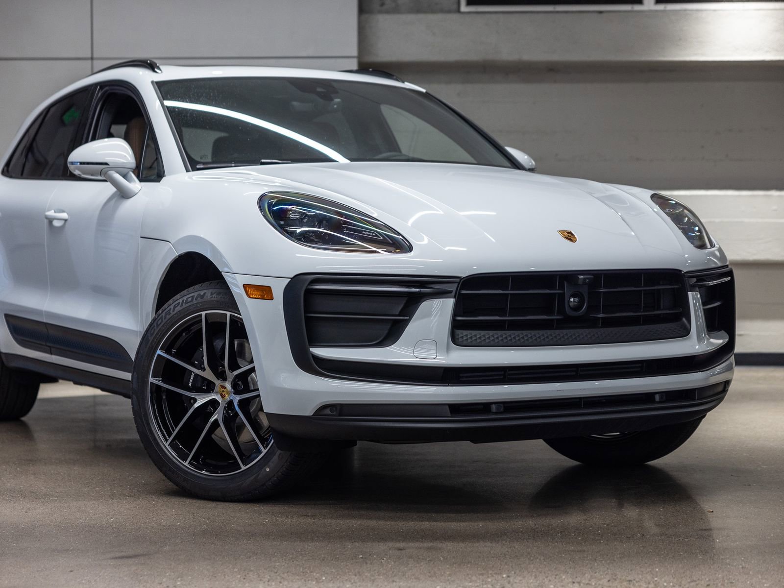 Certified 2025 Porsche Macan image 15