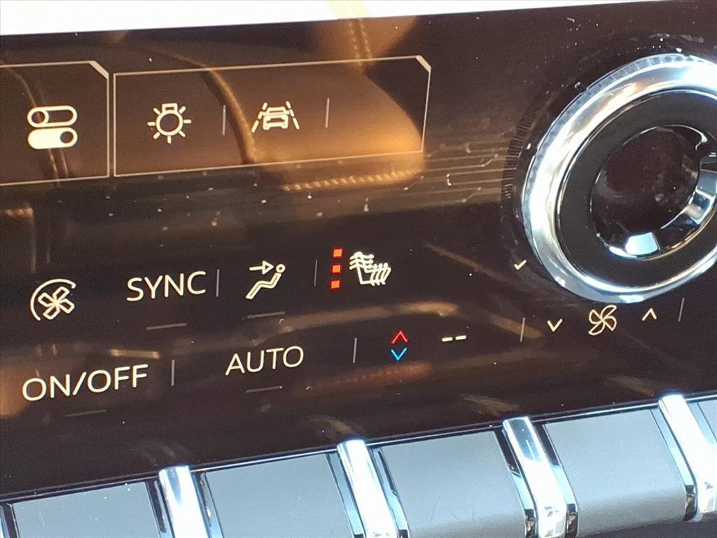 Used 2025 GMC Acadia Elevation image 17