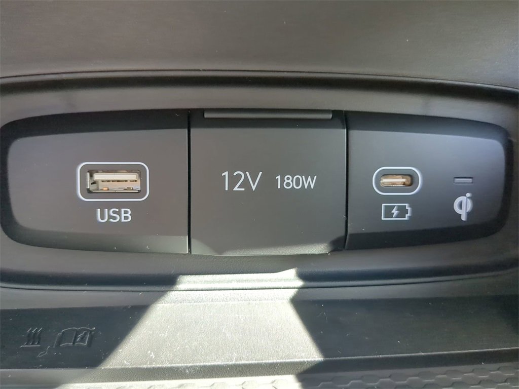 New 2025 Hyundai Venue Limited image 25