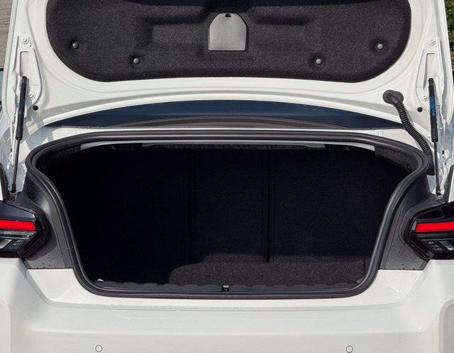 New 2026 BMW M2 w/ Lighting Package RWD image 31