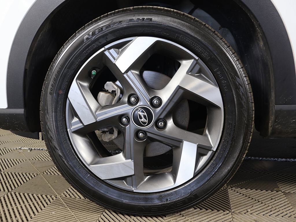 Certified 2024 Hyundai Venue SEL FWD image 18