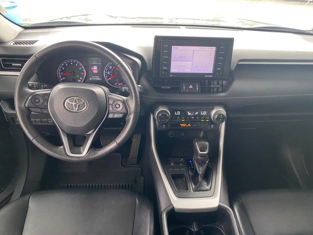 Used 2022 Toyota RAV4 XLE Premium FWD image 30
