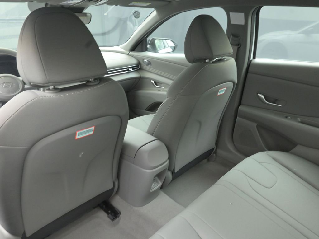 Certified 2025 Hyundai Elantra Sport FWD image 19