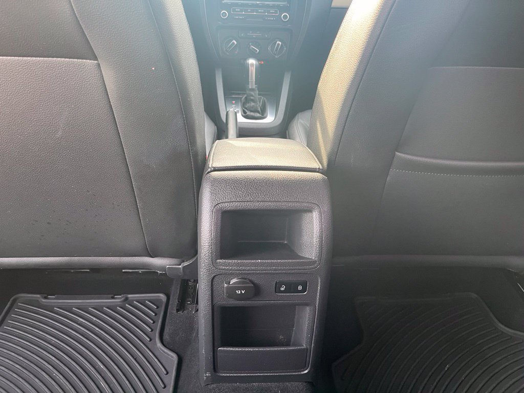 Used 2013 Volkswagen Jetta SE FWD image 26