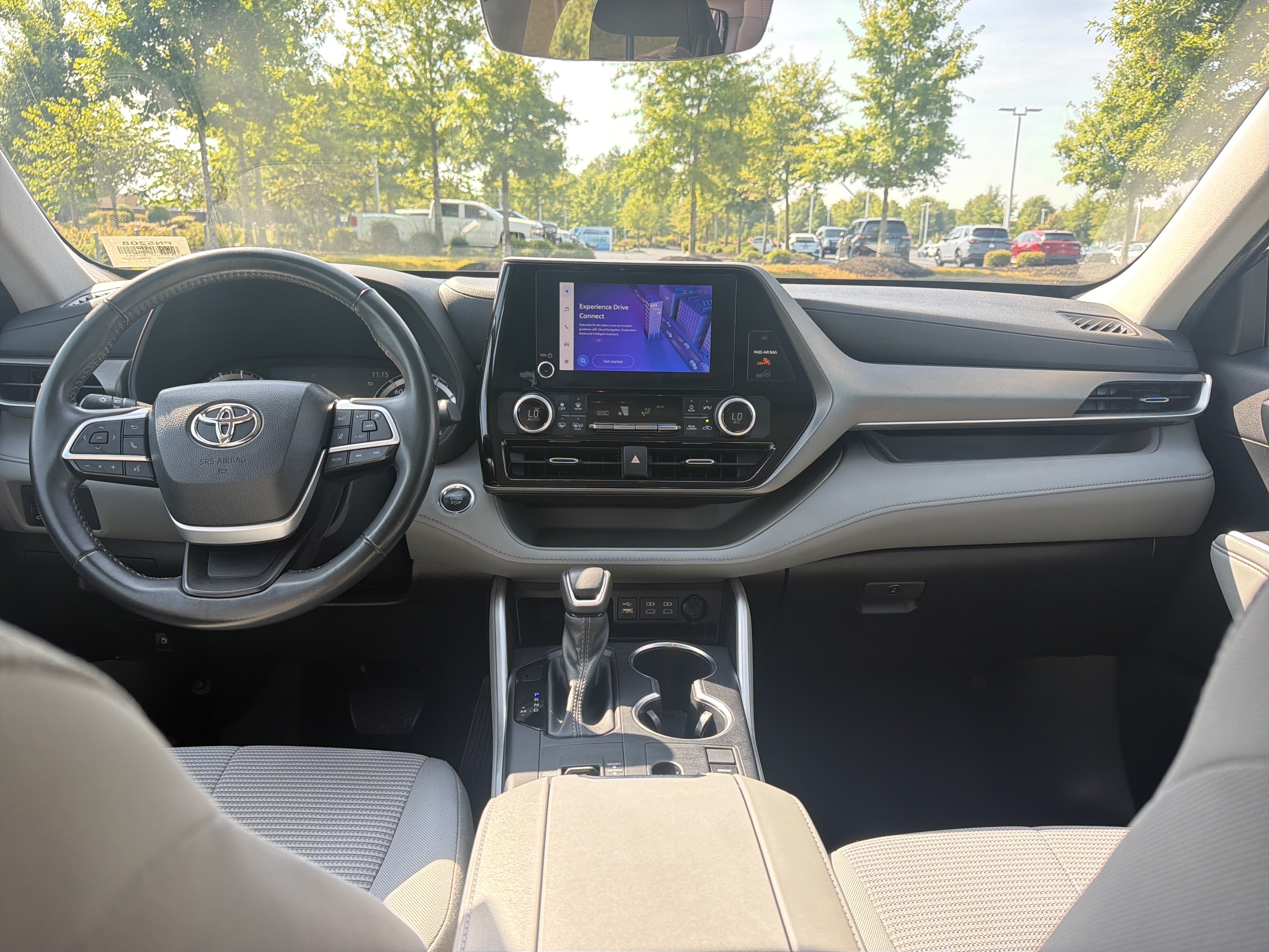 Used 2023 Toyota Highlander LE FWD image 29