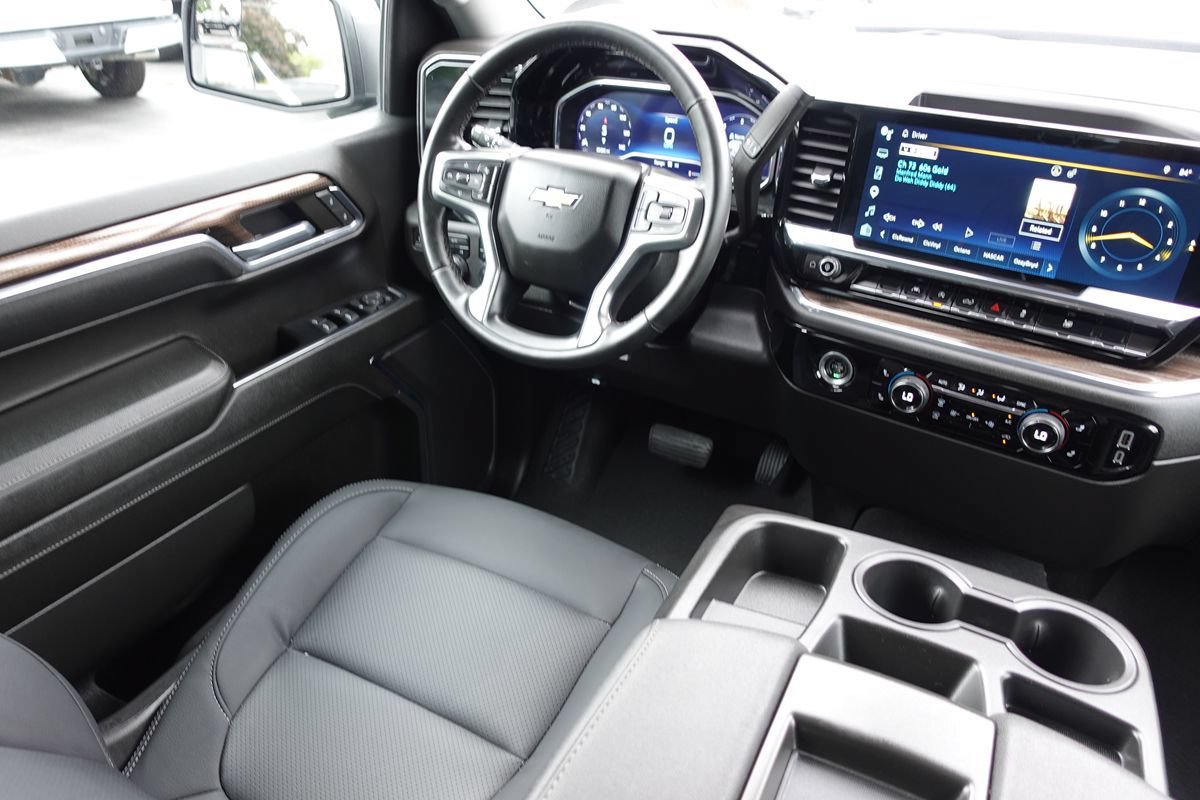 Used 2024 Chevrolet Silverado 1500 LT AWD/4WD image 35