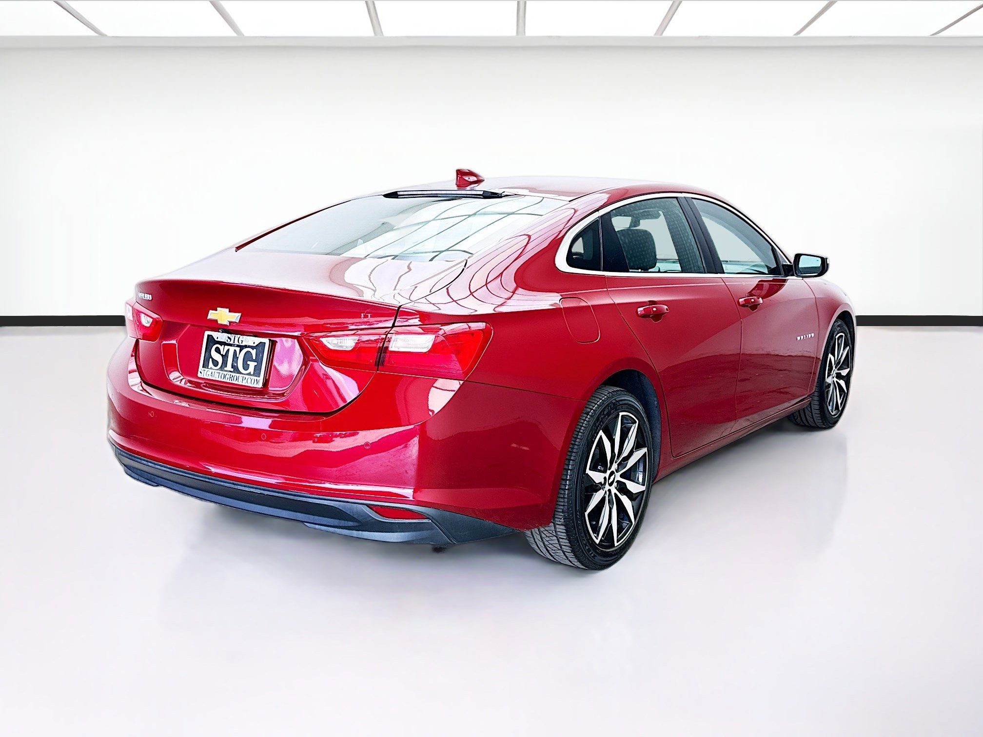 Used 2018 Chevrolet Malibu LT w/ Driver Confidence Package image 4