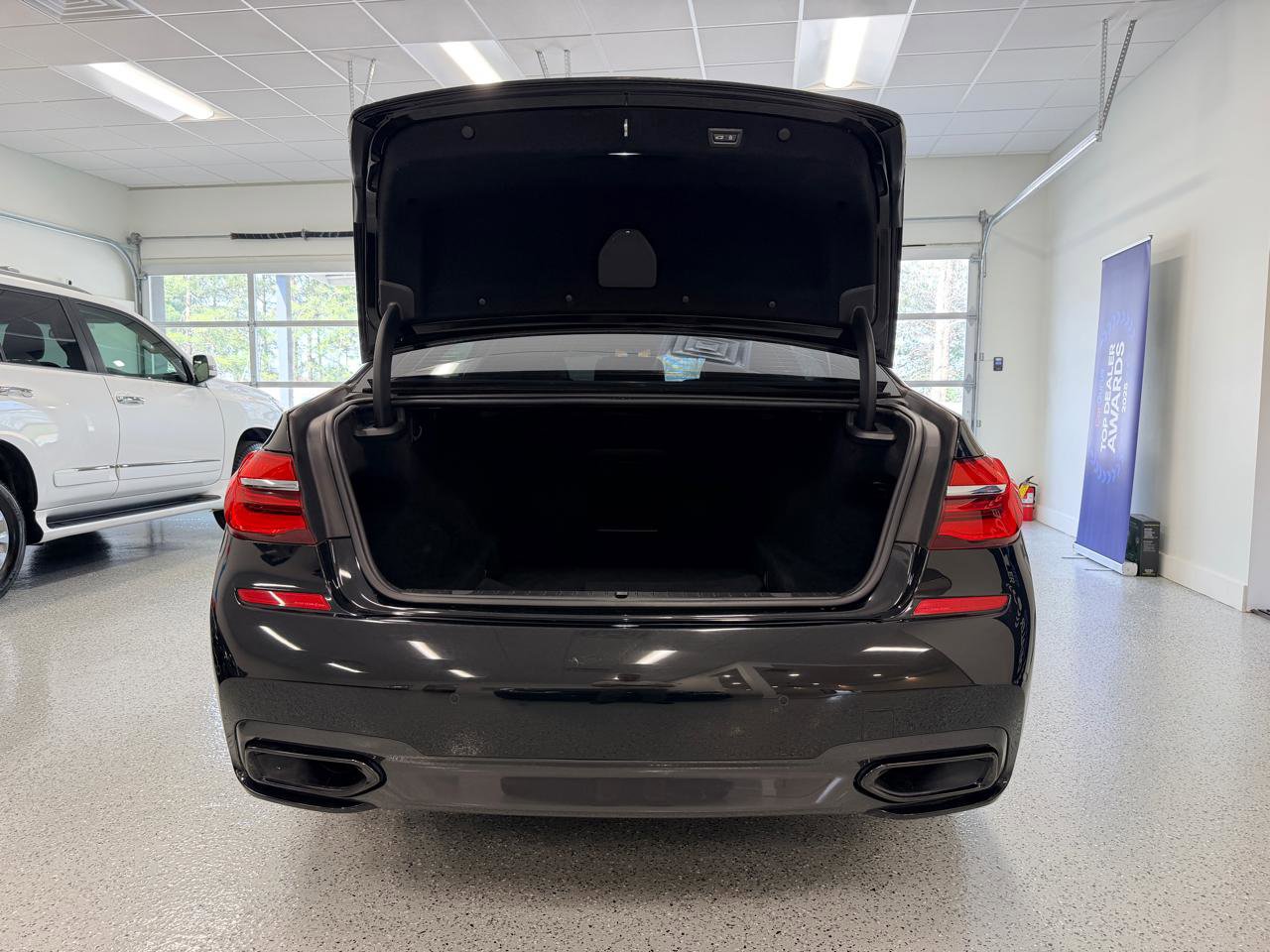 Used 2019 BMW 740i w/ M Sport Package RWD image 28
