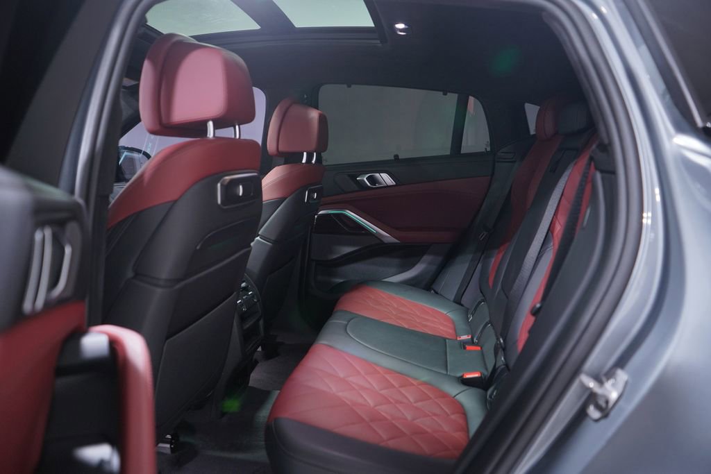 Used 2024 BMW X6 xDrive40i w/ Executive Package image 9