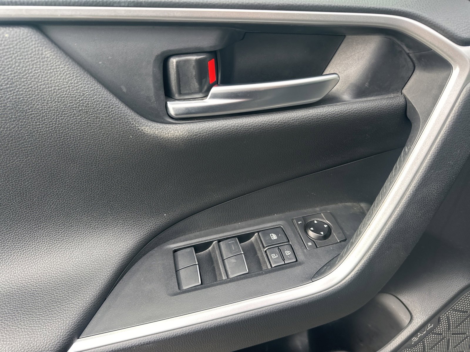 Used 2020 Toyota RAV4 XSE image 5