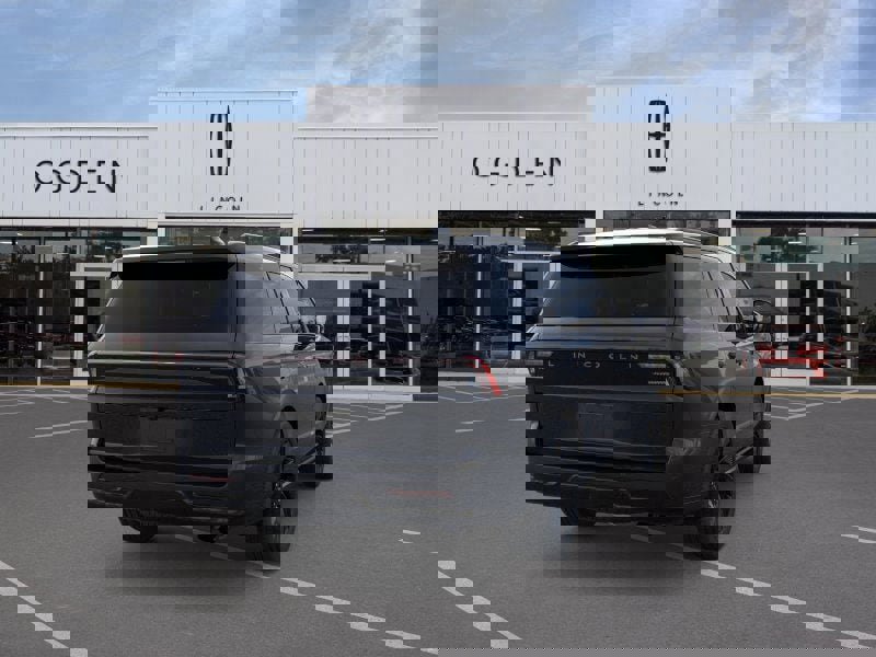 New 2026 Lincoln Navigator Reserve w/ Jet Appearance Package AWD/4WD image 8