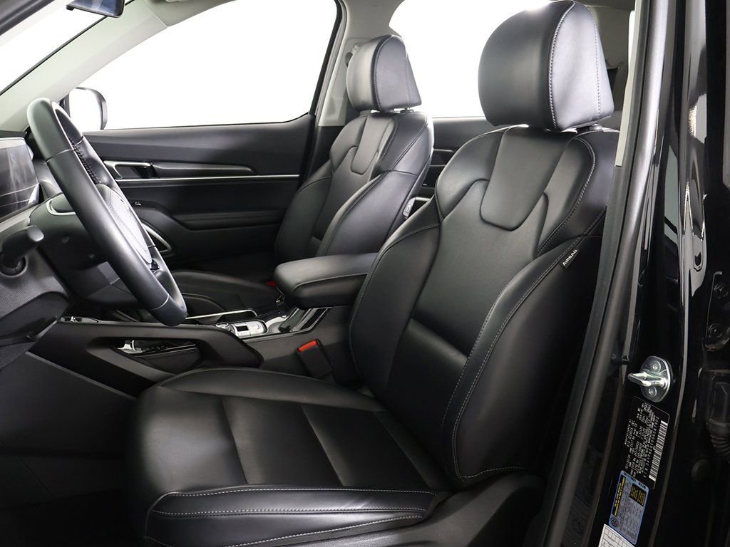 Used 2025 Kia Telluride S image 32