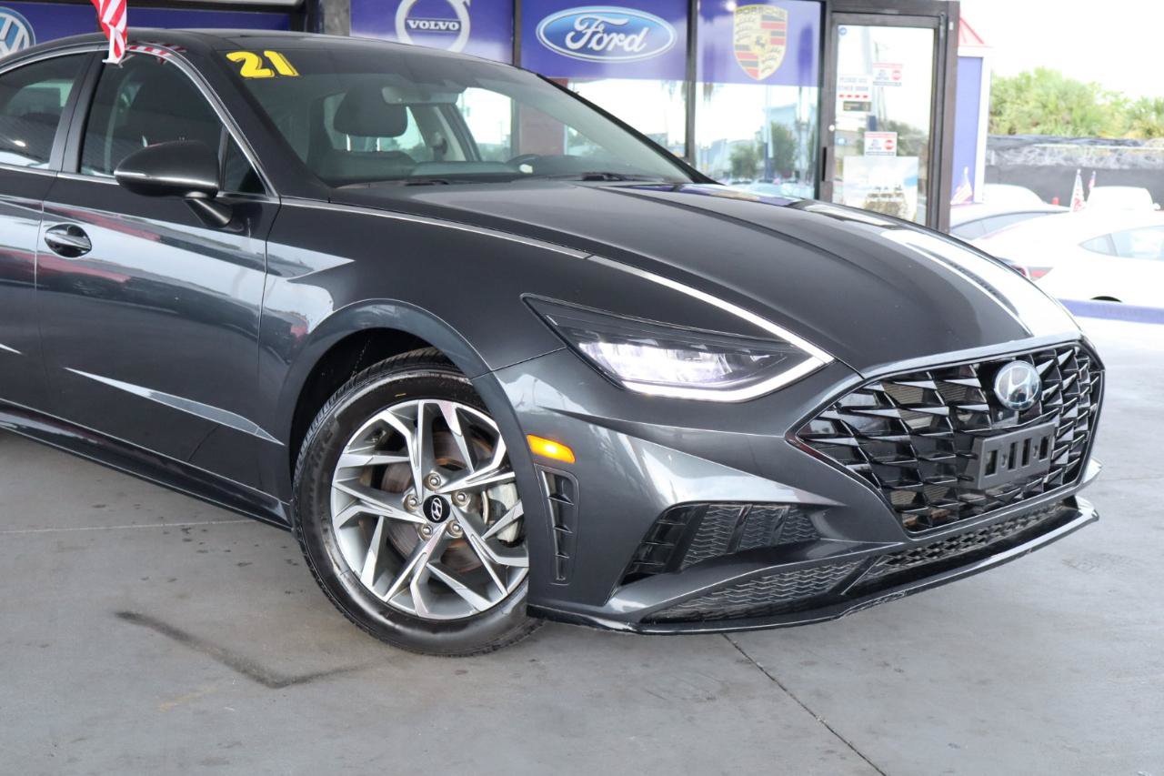 Used 2021 Hyundai Sonata SEL w/ Convenience Package FWD image 2