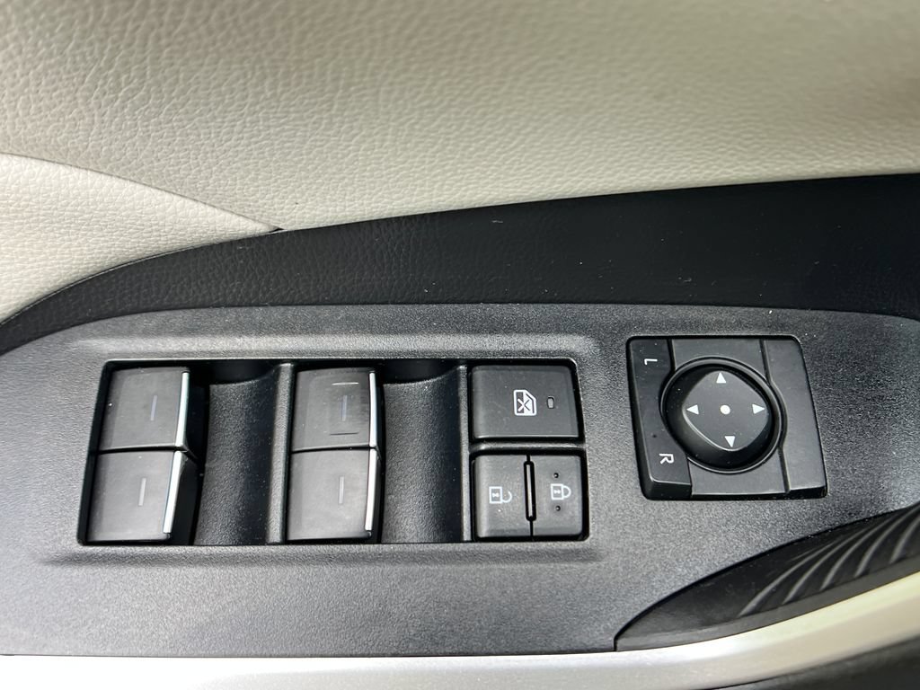 Used 2022 Toyota RAV4 XLE w/ Convenience Package AWD/4WD image 12