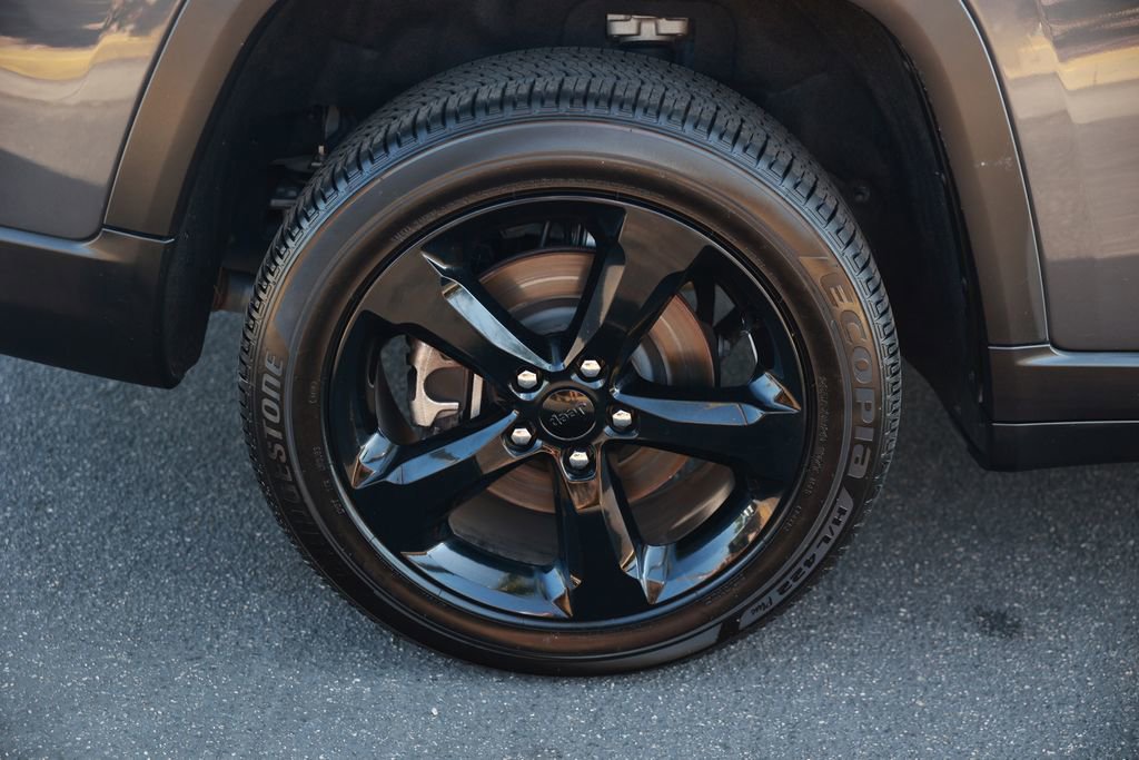 Used 2022 Jeep Grand Cherokee L Laredo RWD image 9