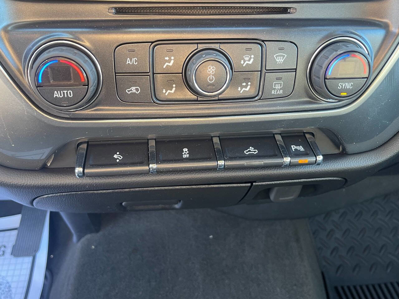 Used 2017 Chevrolet Silverado 1500 LT w/ All Star Edition image 23