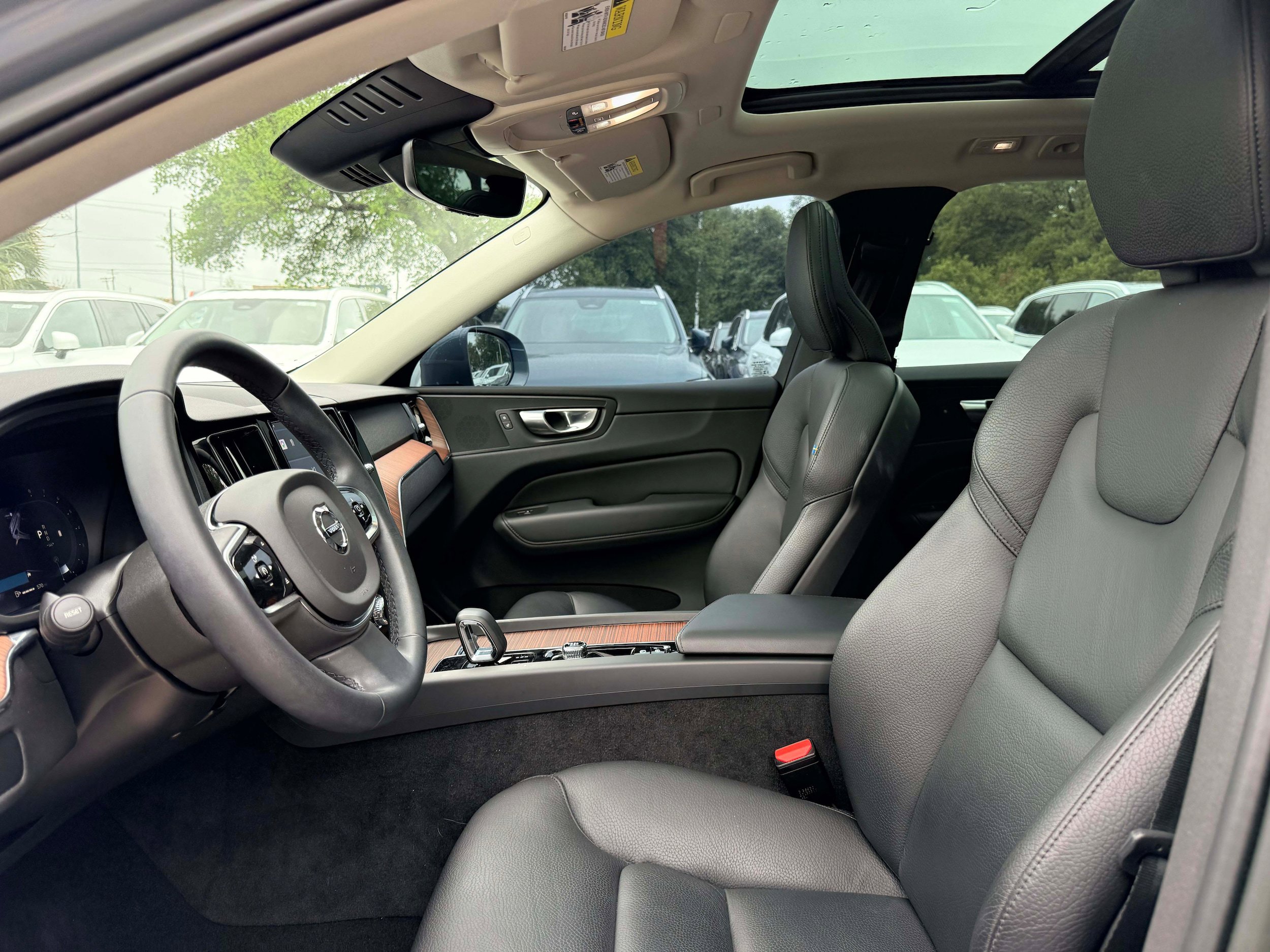 Certified 2023 Volvo XC60 B5 Plus FWD image 12