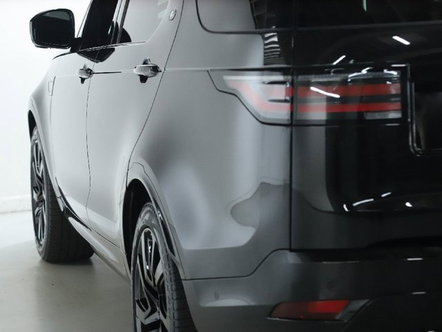 Used 2024 Land Rover Discovery Dynamic SE image 6