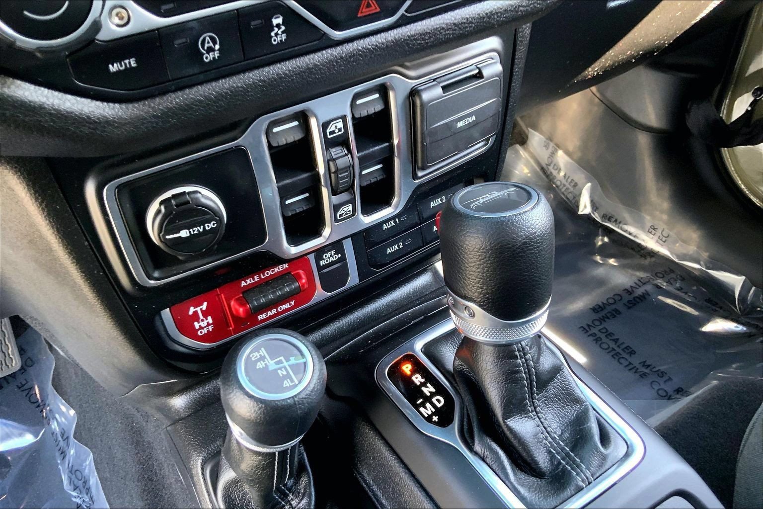 Certified 2025 Jeep Gladiator Sport AWD/4WD image 15