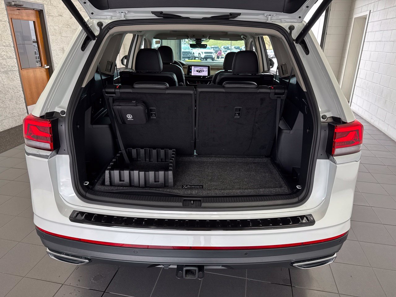 Used 2026 Volkswagen Atlas SE FWD image 11