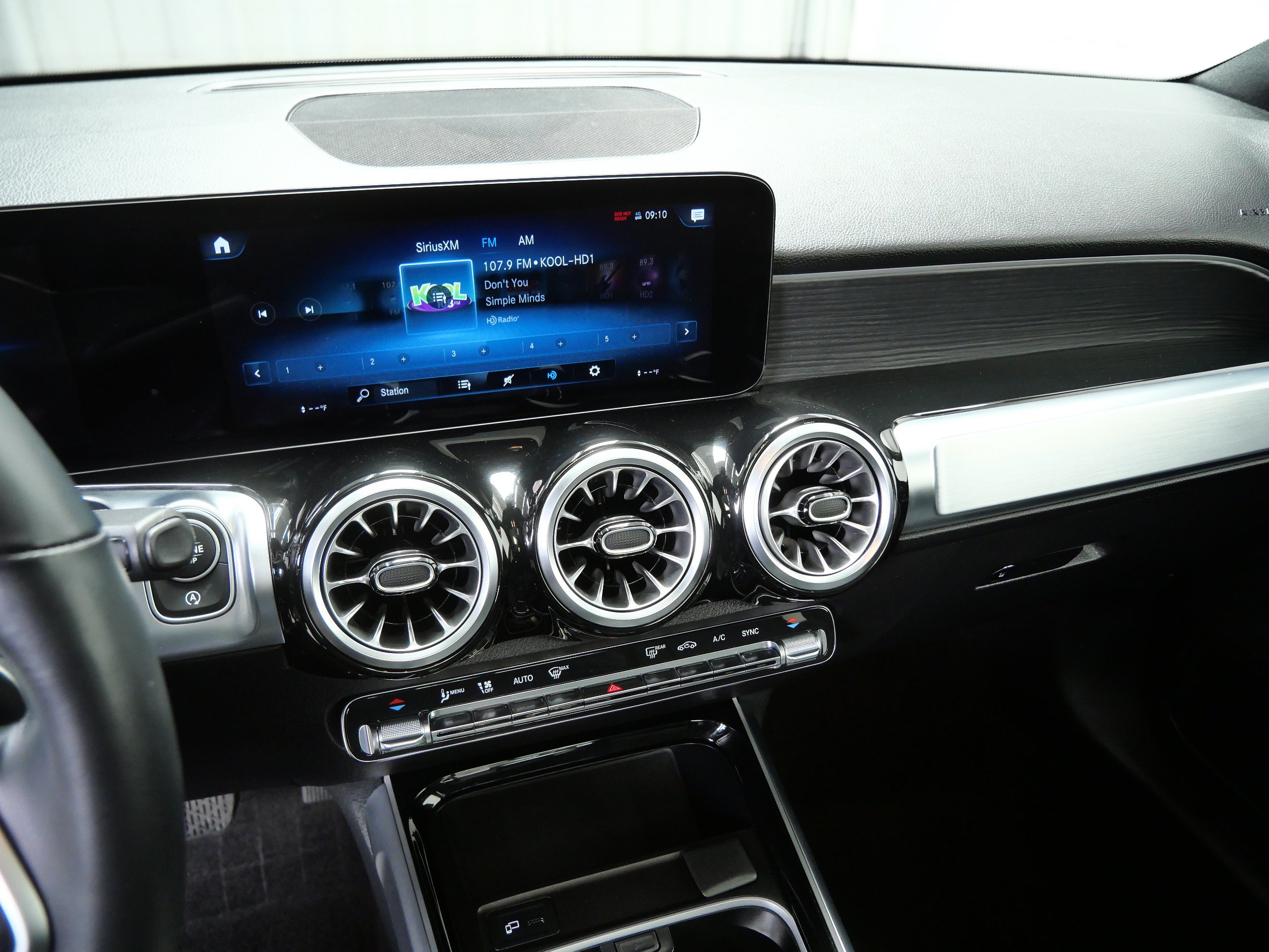 Used 2023 Mercedes-Benz GLB 250 4MATIC image 19