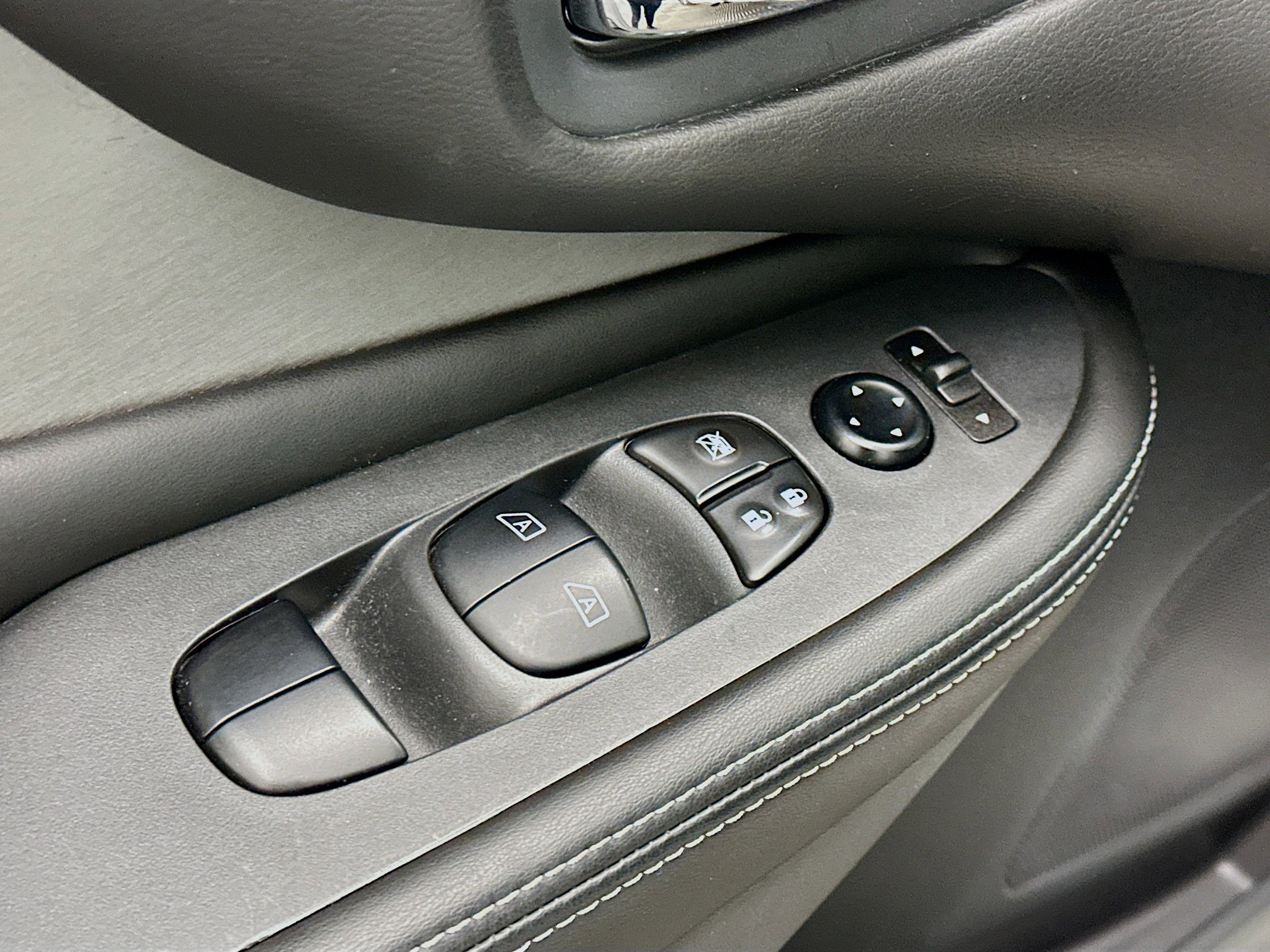 Used 2024 Nissan Murano SV w/ SV Midnight Edition Package image 15