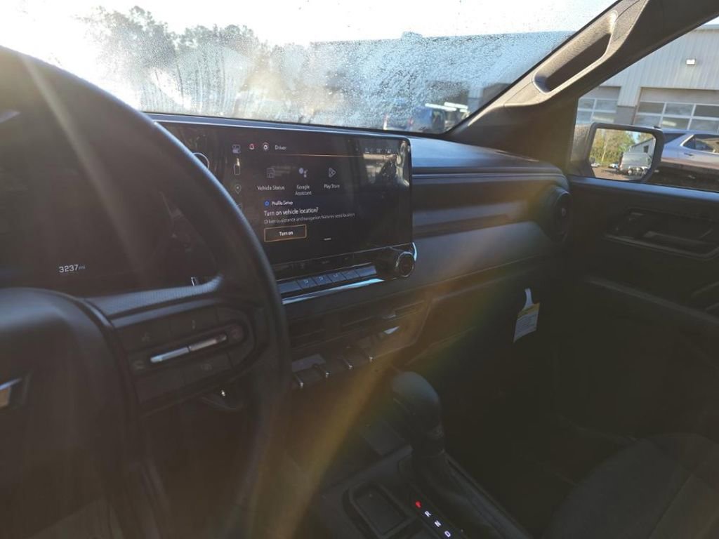 Used 2024 Chevrolet Colorado W/T image 11