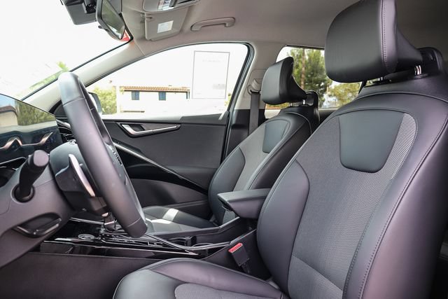 Certified 2025 Kia Niro EX FWD image 18