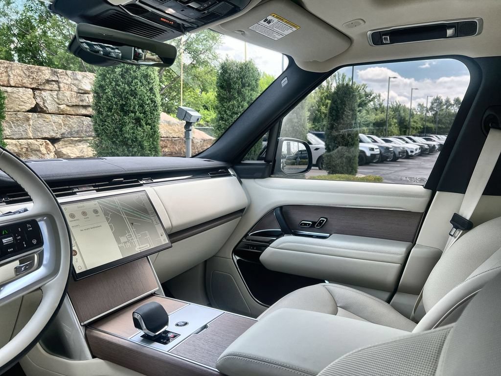 New 2026 Land Rover Range Rover Long Wheelbase SE AWD/4WD image 13