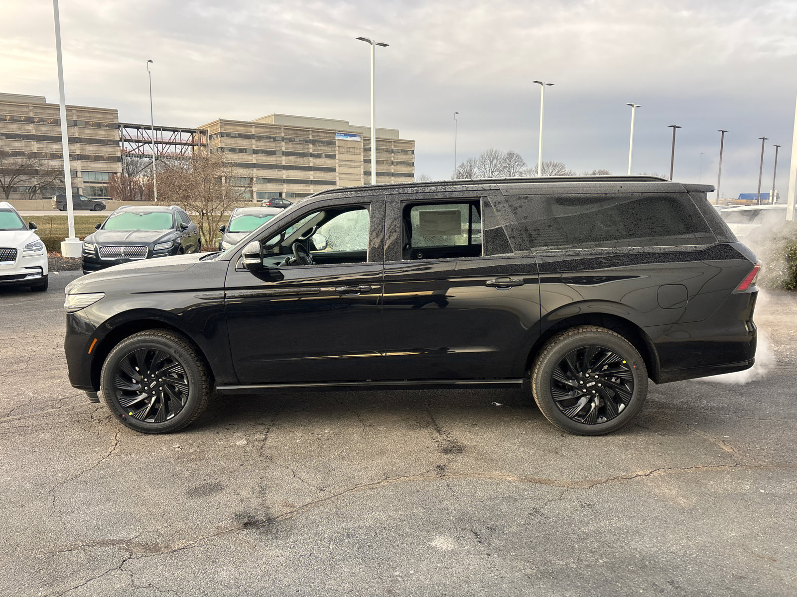 New 2026 Lincoln Navigator L Reserve w/ Jet Appearance Package image 4