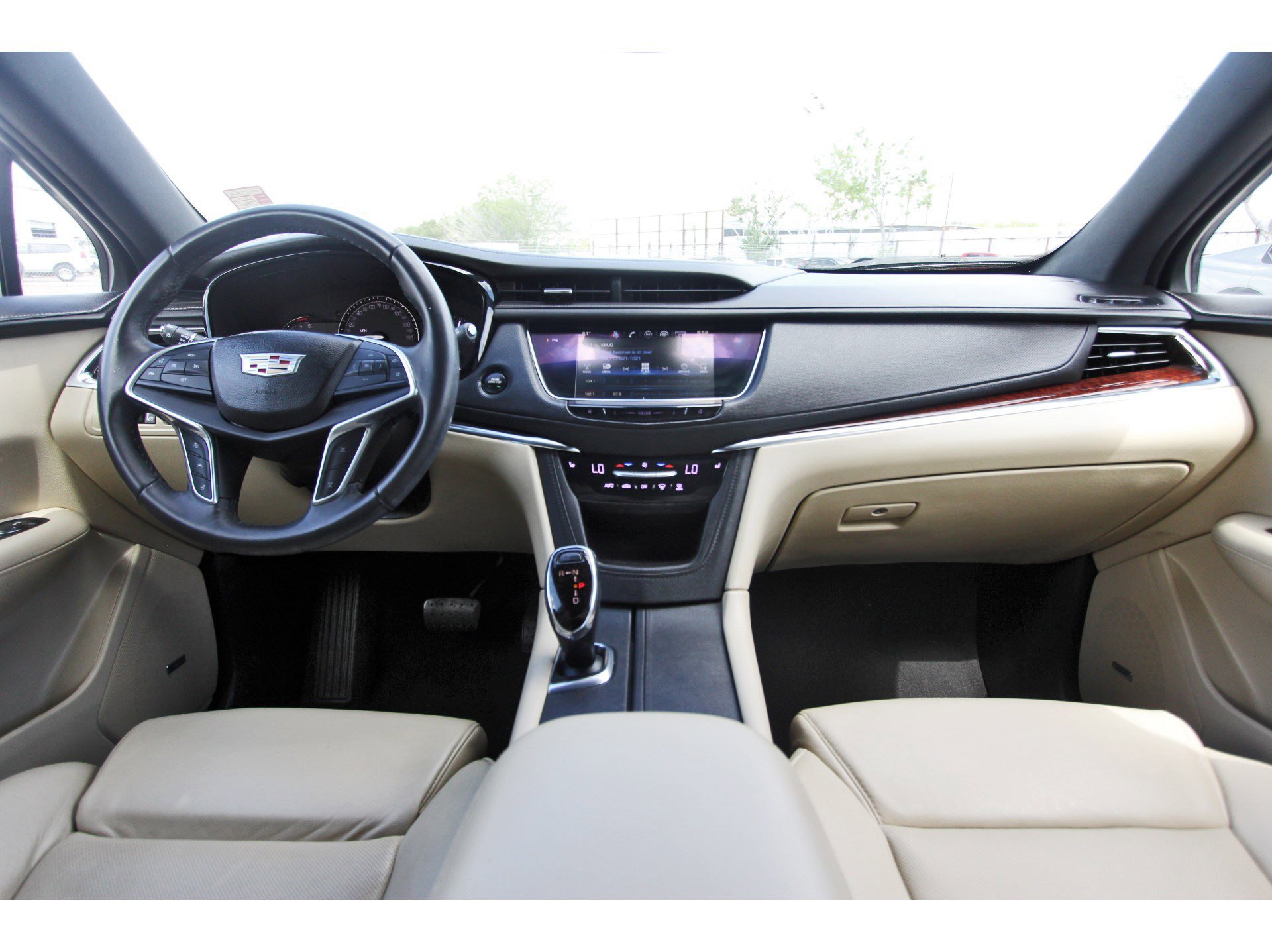 Used 2017 Cadillac XT5 Luxury w/ Driver Awareness Package image 11