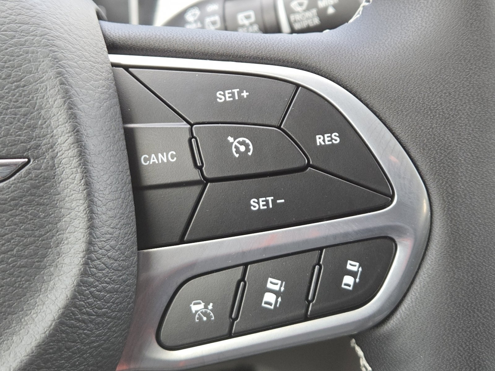 Used 2024 Chrysler Pacifica Touring-L image 6