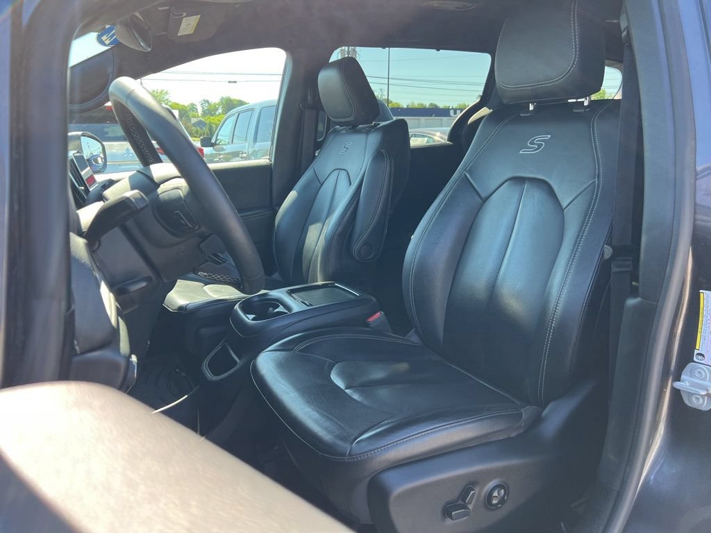 Used 2022 Chrysler Pacifica Touring-L w/ S Appearance Package AWD/4WD image 17
