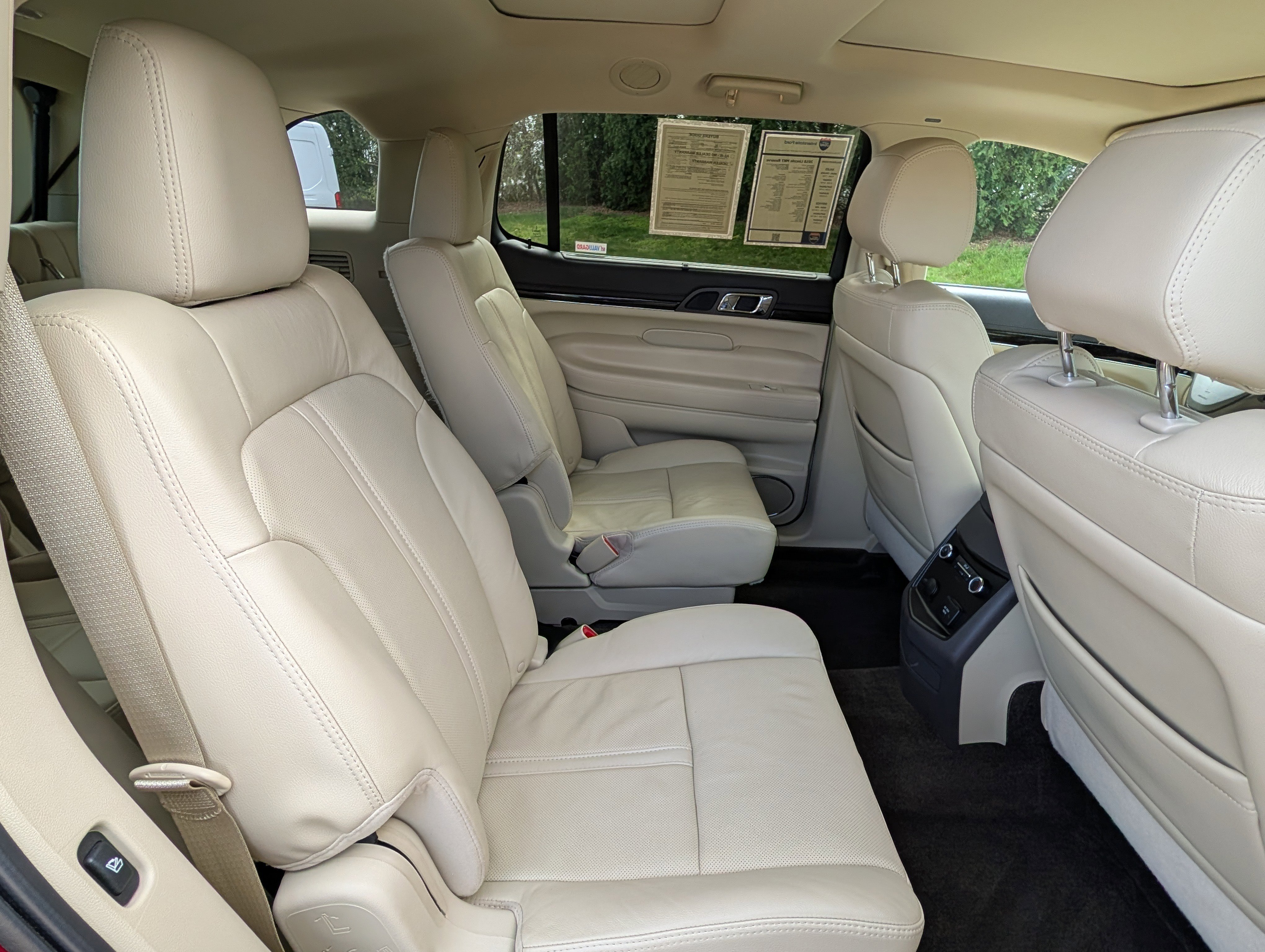 Used 2018 Lincoln MKT AWD image 32