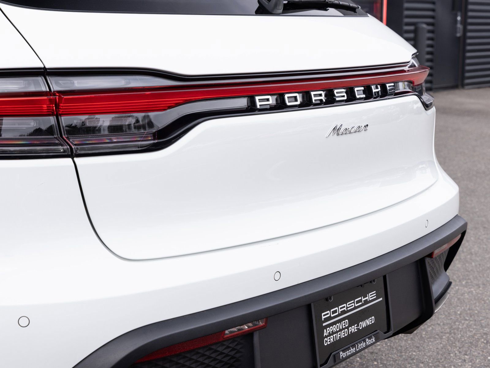 Certified 2024 Porsche Macan image 12