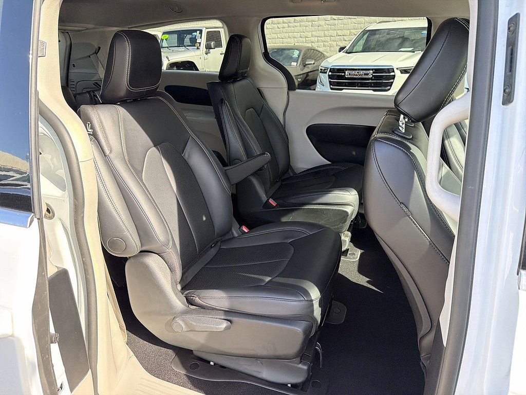 Used 2024 Chrysler Pacifica Limited FWD image 26
