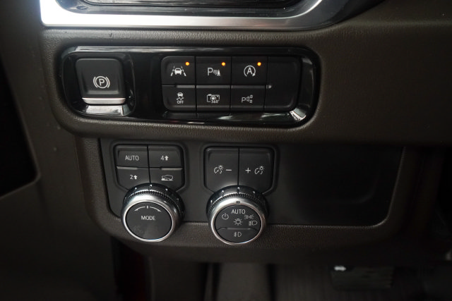 Used 2025 GMC Yukon Elevation AWD/4WD image 12
