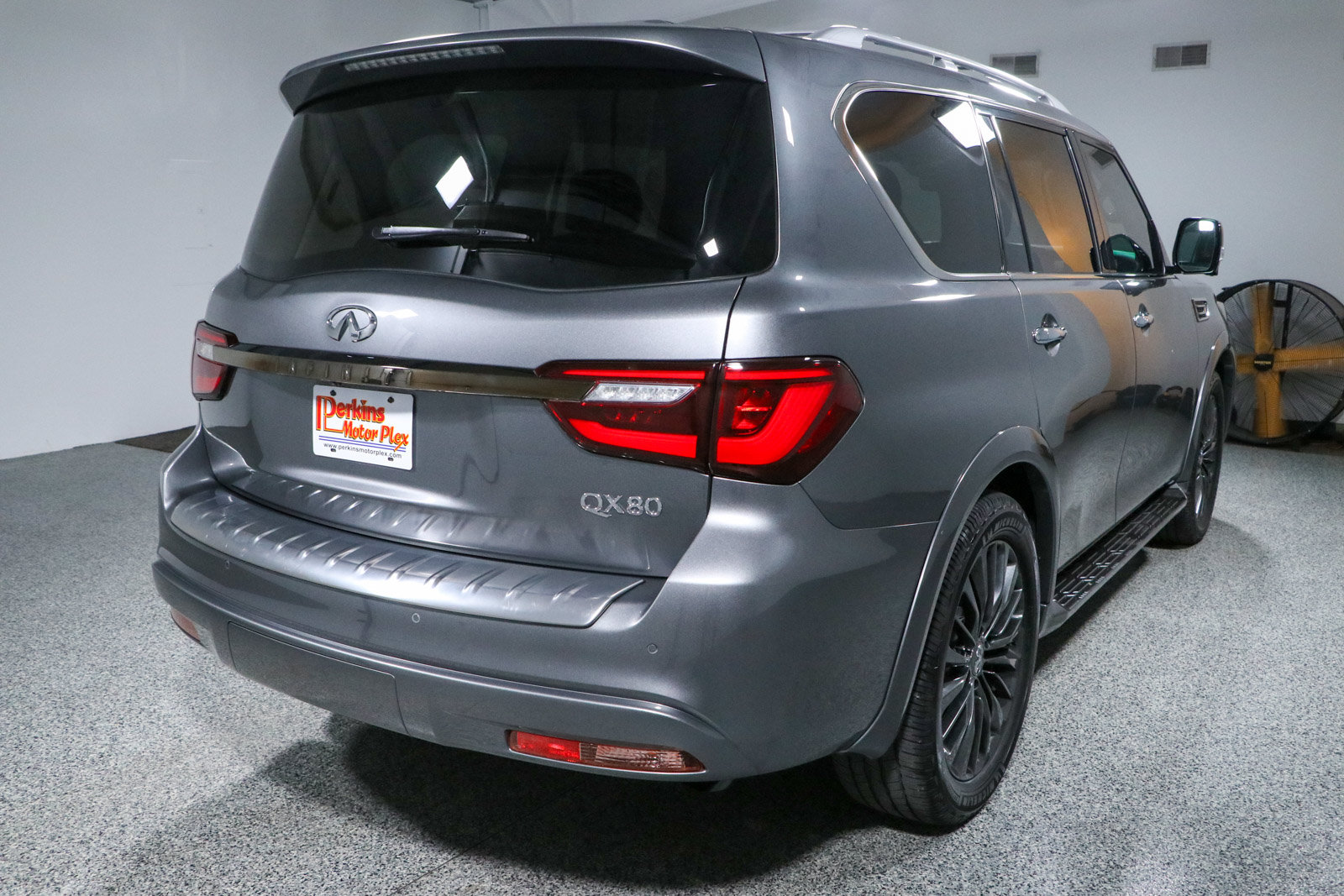 Used 2021 INFINITI QX80 Premium Select w/ Cargo Package RWD image 7
