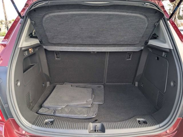 Used 2022 Chevrolet Trax LT w/ LT Convenience Package image 12