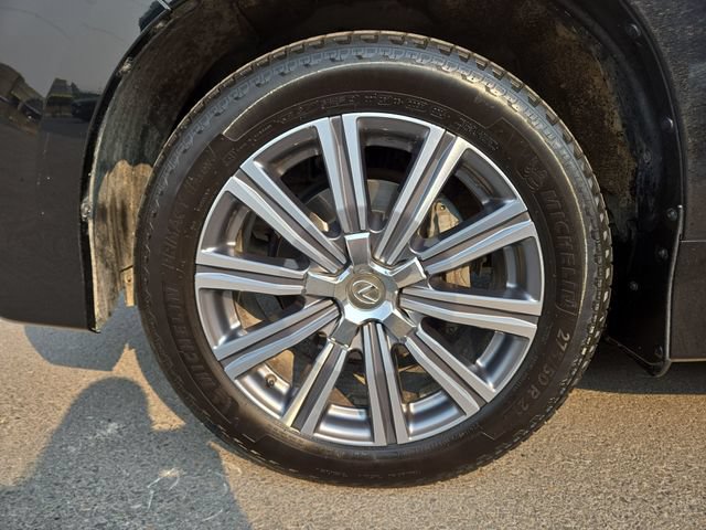 Used 2017 Lexus LX 570 4WD w/ Luxury Package image 7