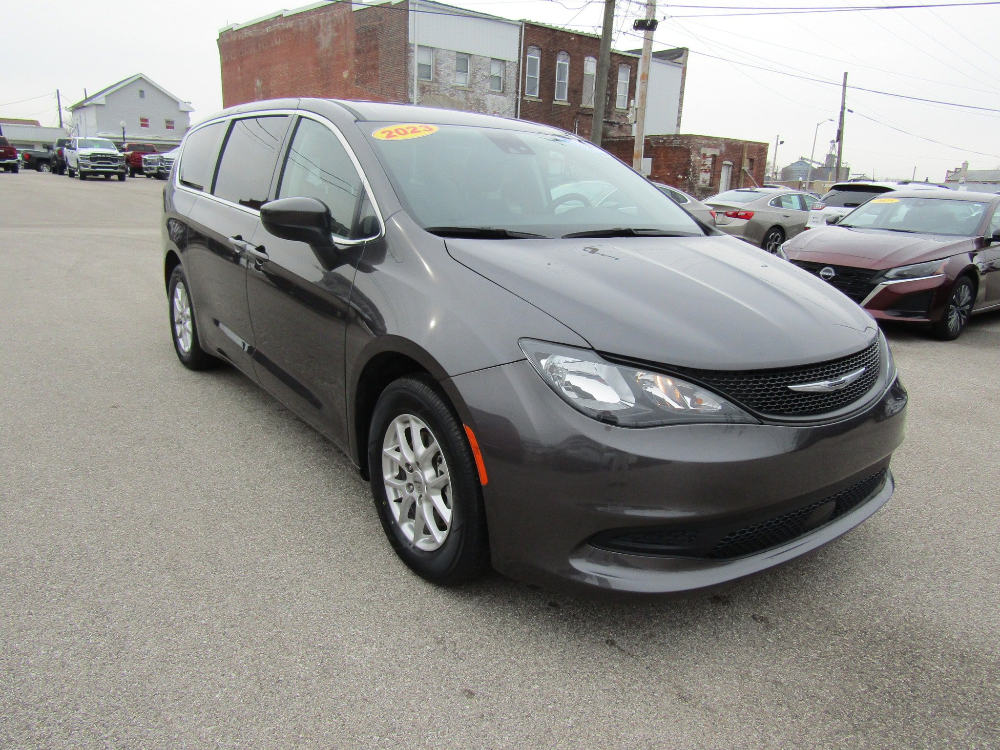 Used 2023 Chrysler Voyager LX FWD video 1