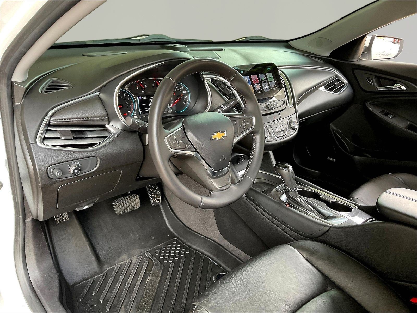 Used 2017 Chevrolet Malibu LT w/ Leather Package FWD image 16