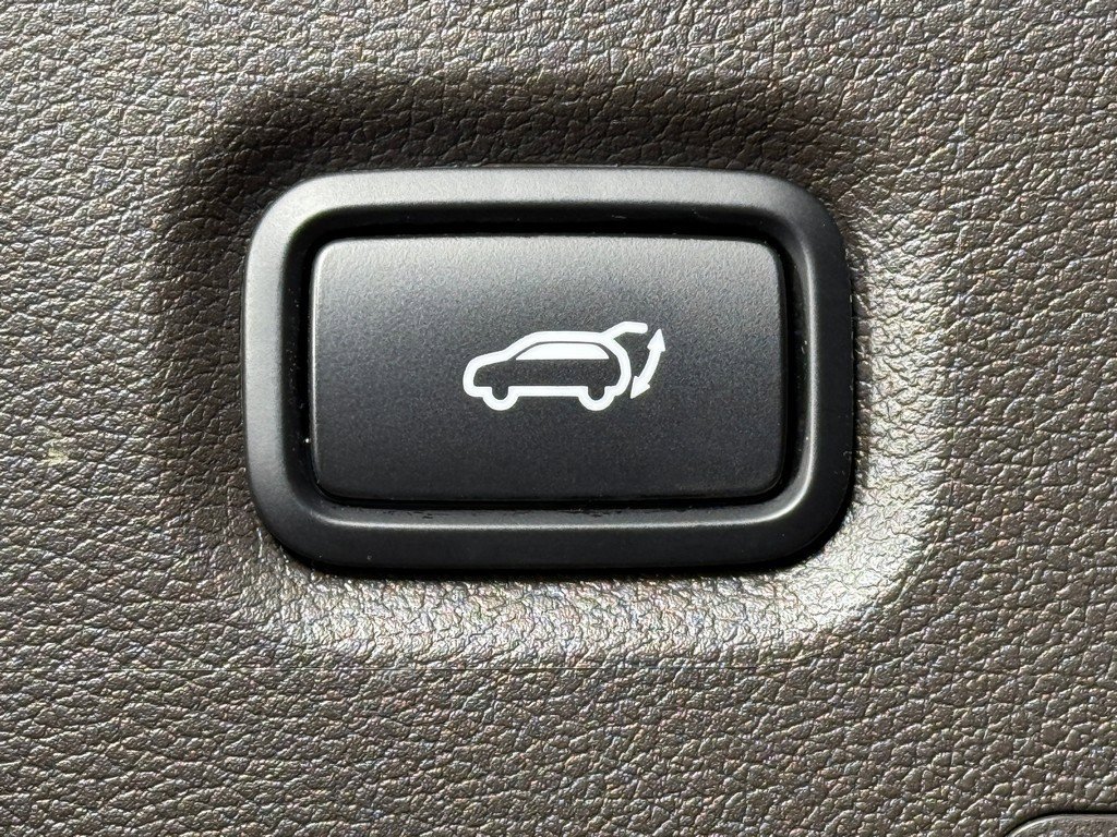 Used 2019 Hyundai Santa Fe Limited w/ Cargo Package image 18